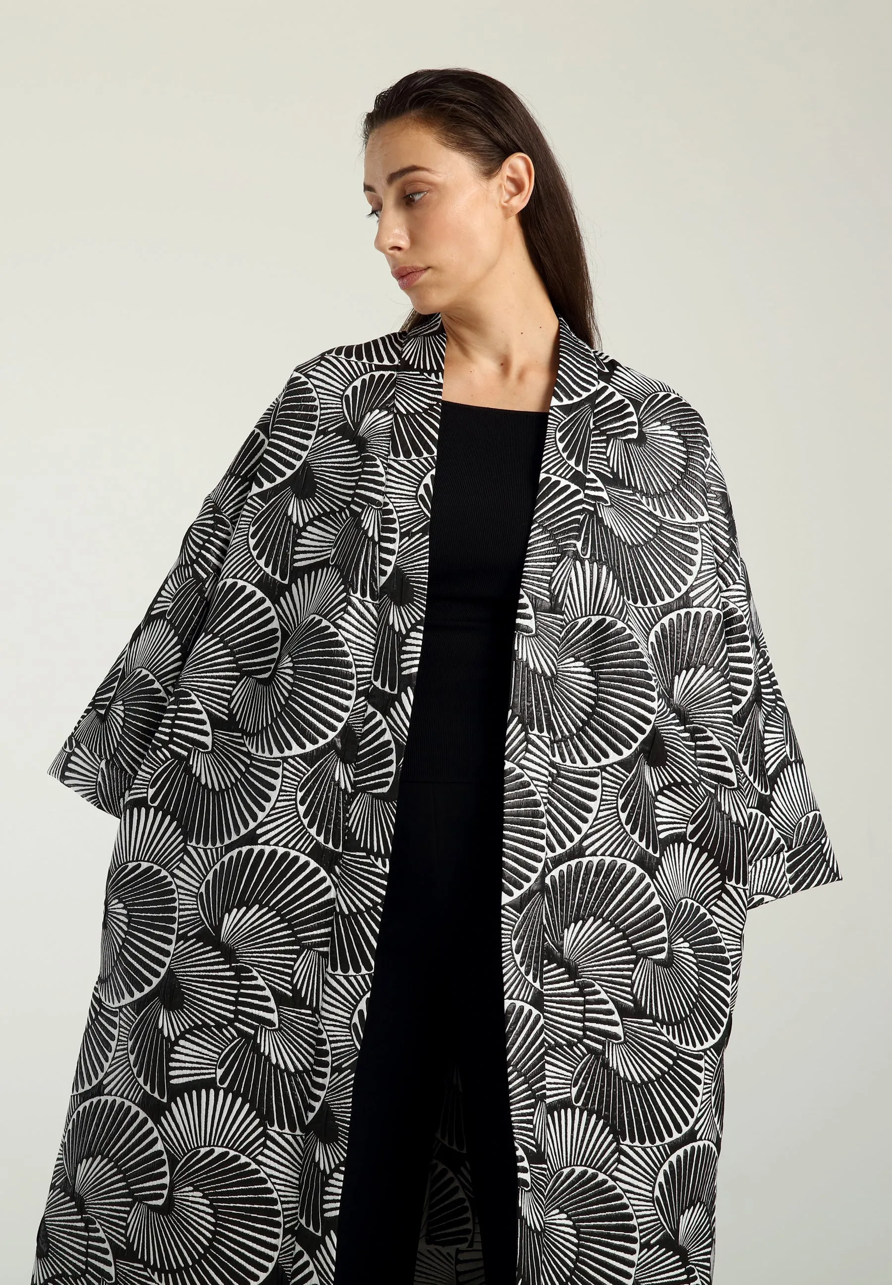 ASTORIA KIMONO WRAP JACKET - Black and white art deco - Rentals