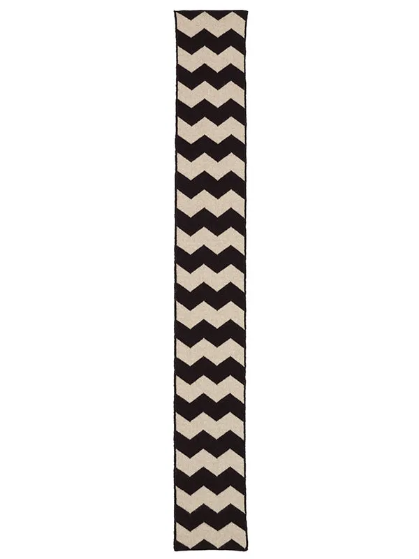 Small Zigzag Scarf Black & Strath